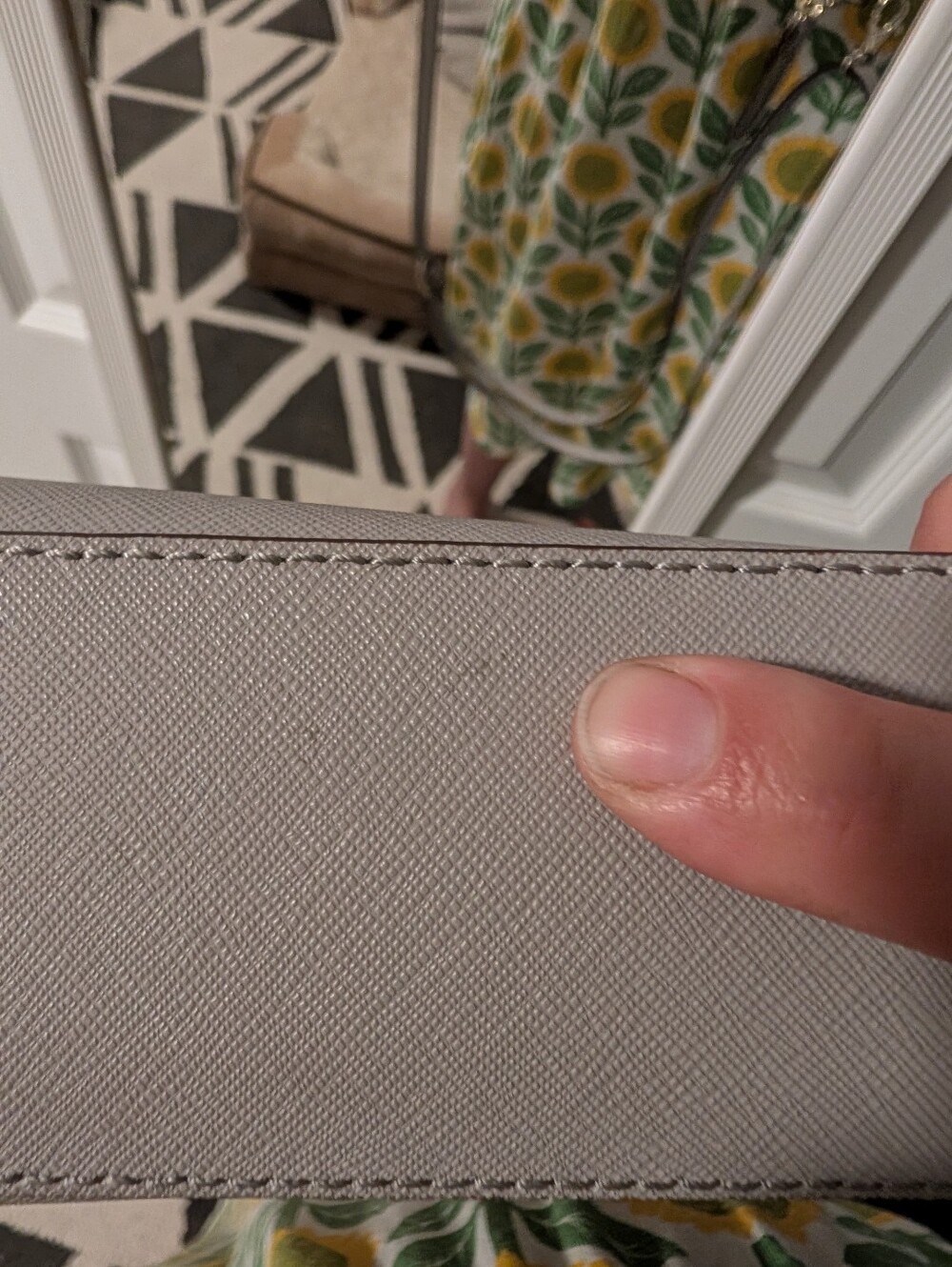 Lo & Sons The Pearl Light Grey Crossbody Bag - Picture 9 of 10